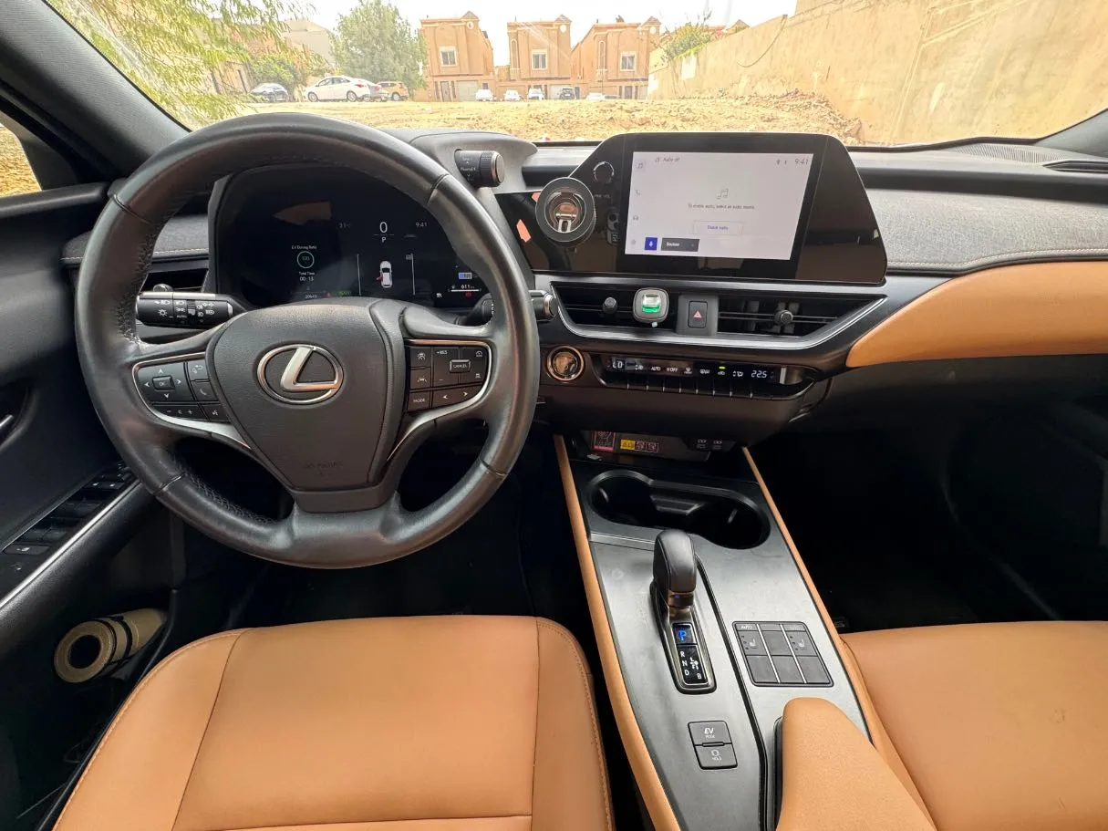 Car image 18