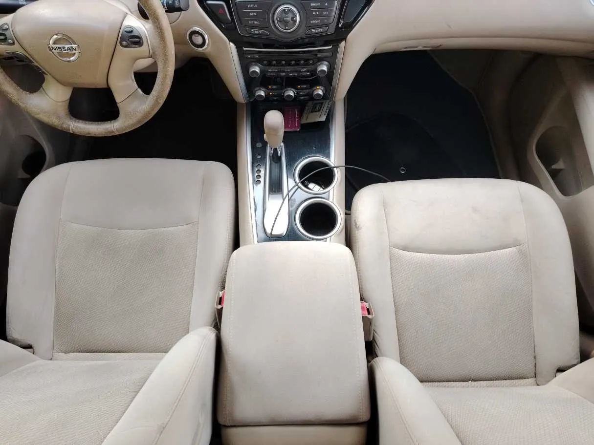 Car image 19