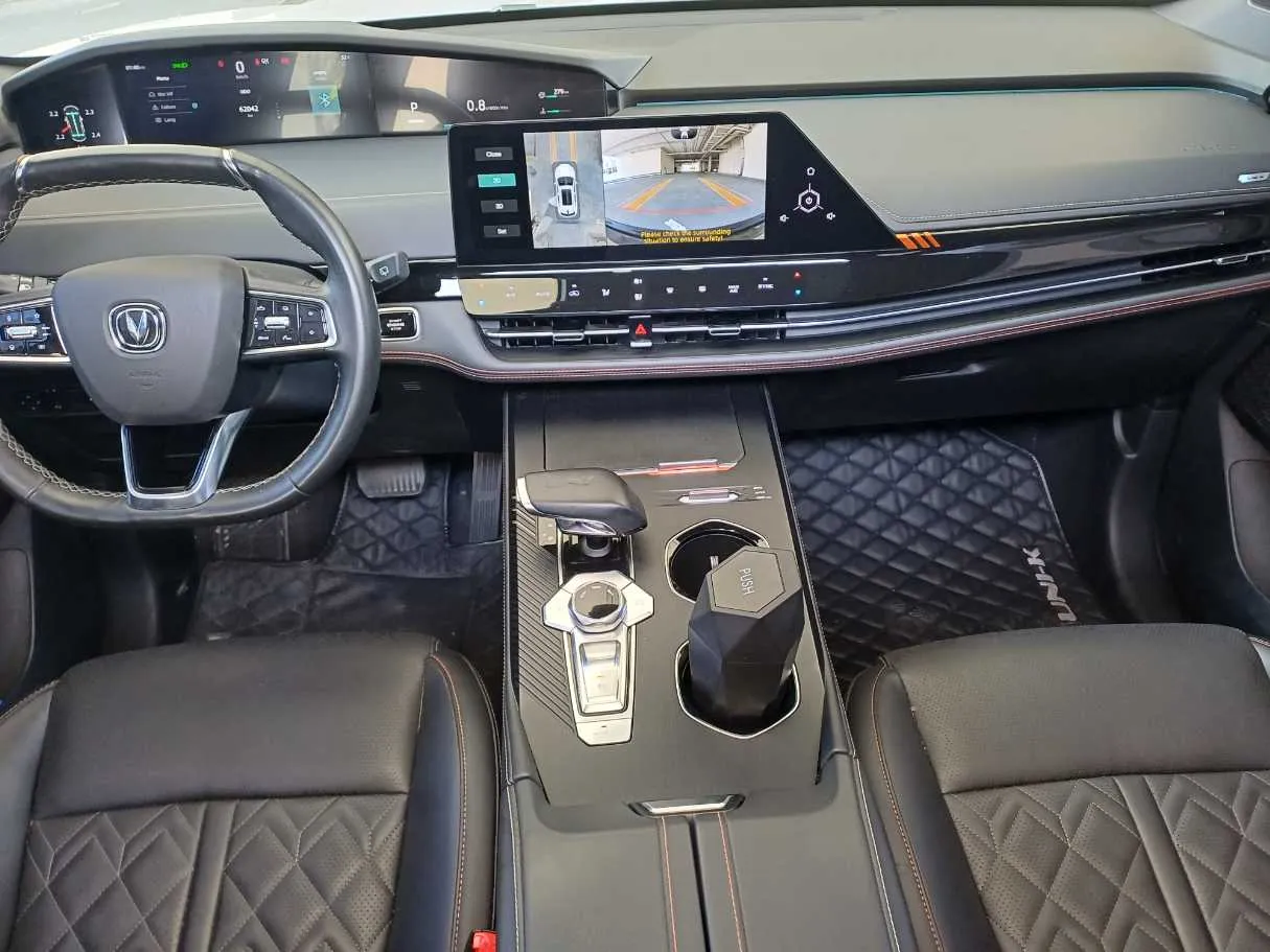 Car image 14