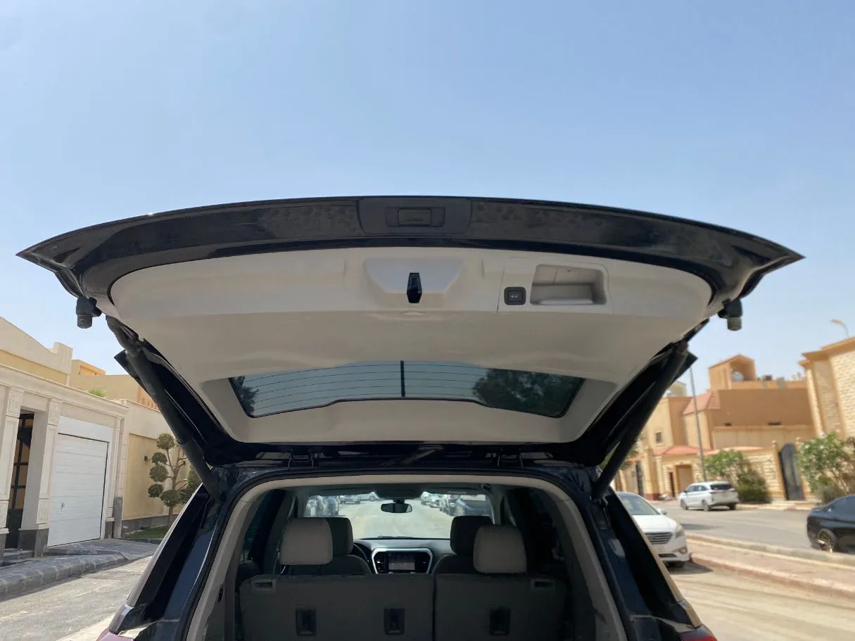 Car image 20
