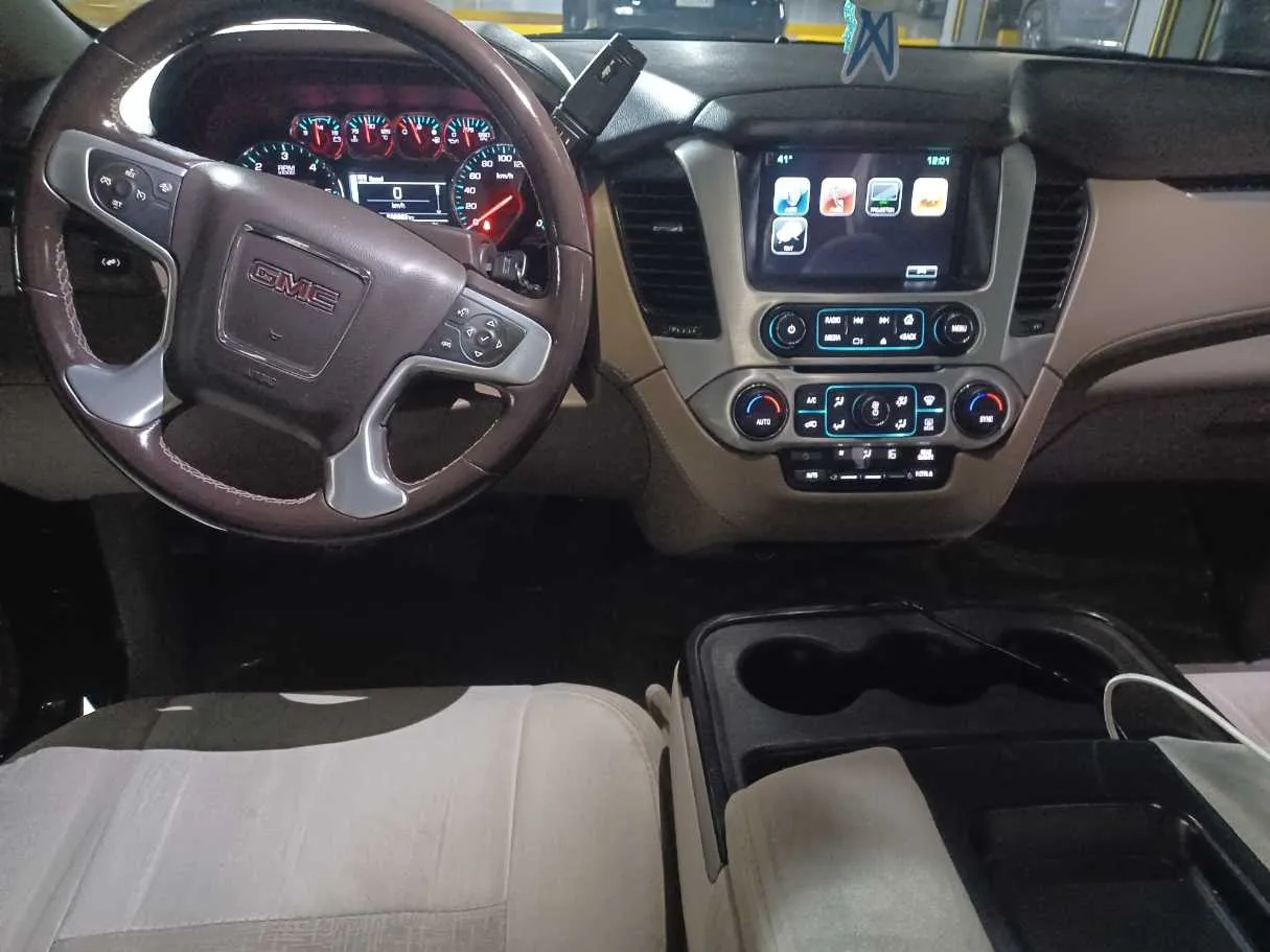 Car image 16