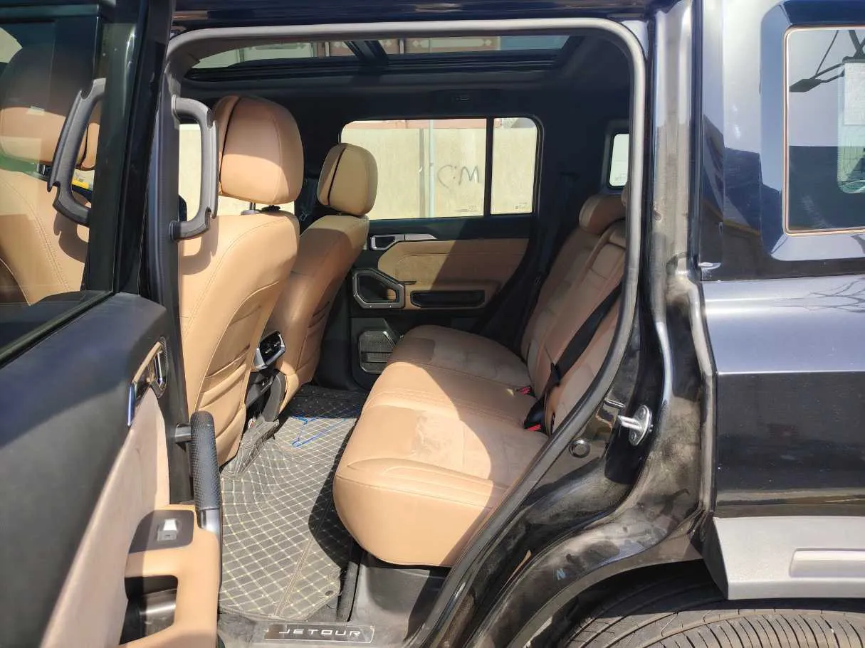 Car image 16