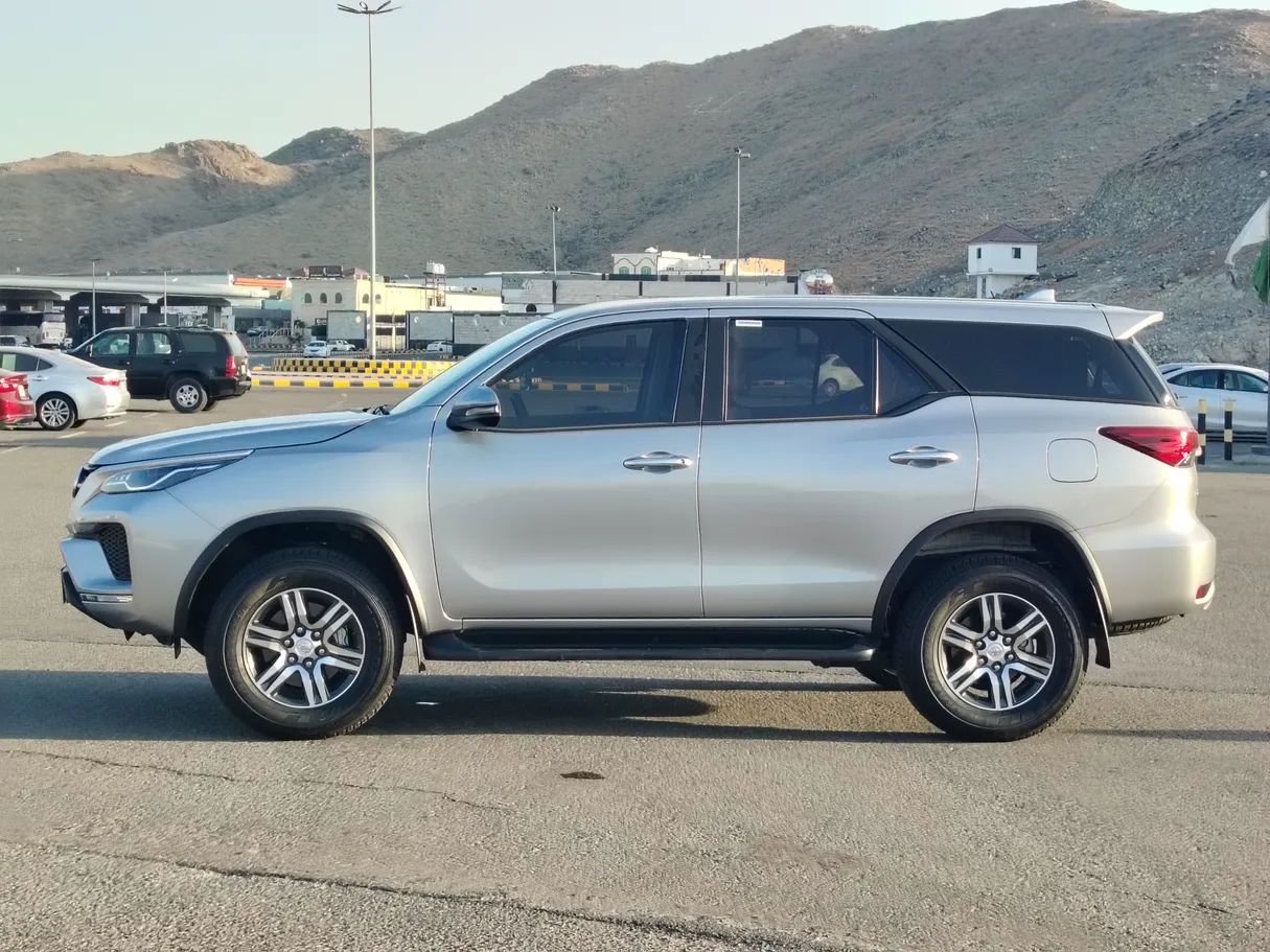 Car image 8