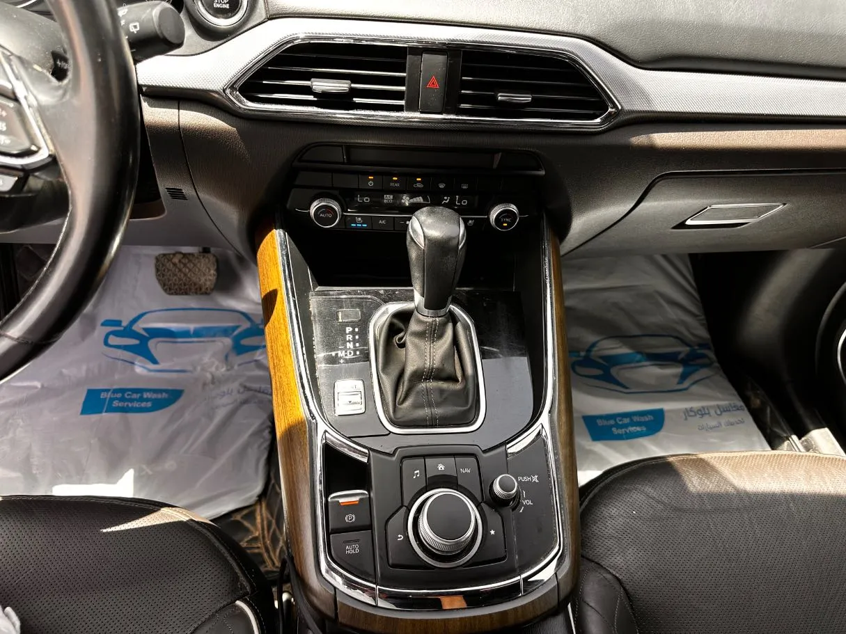 Car image 17