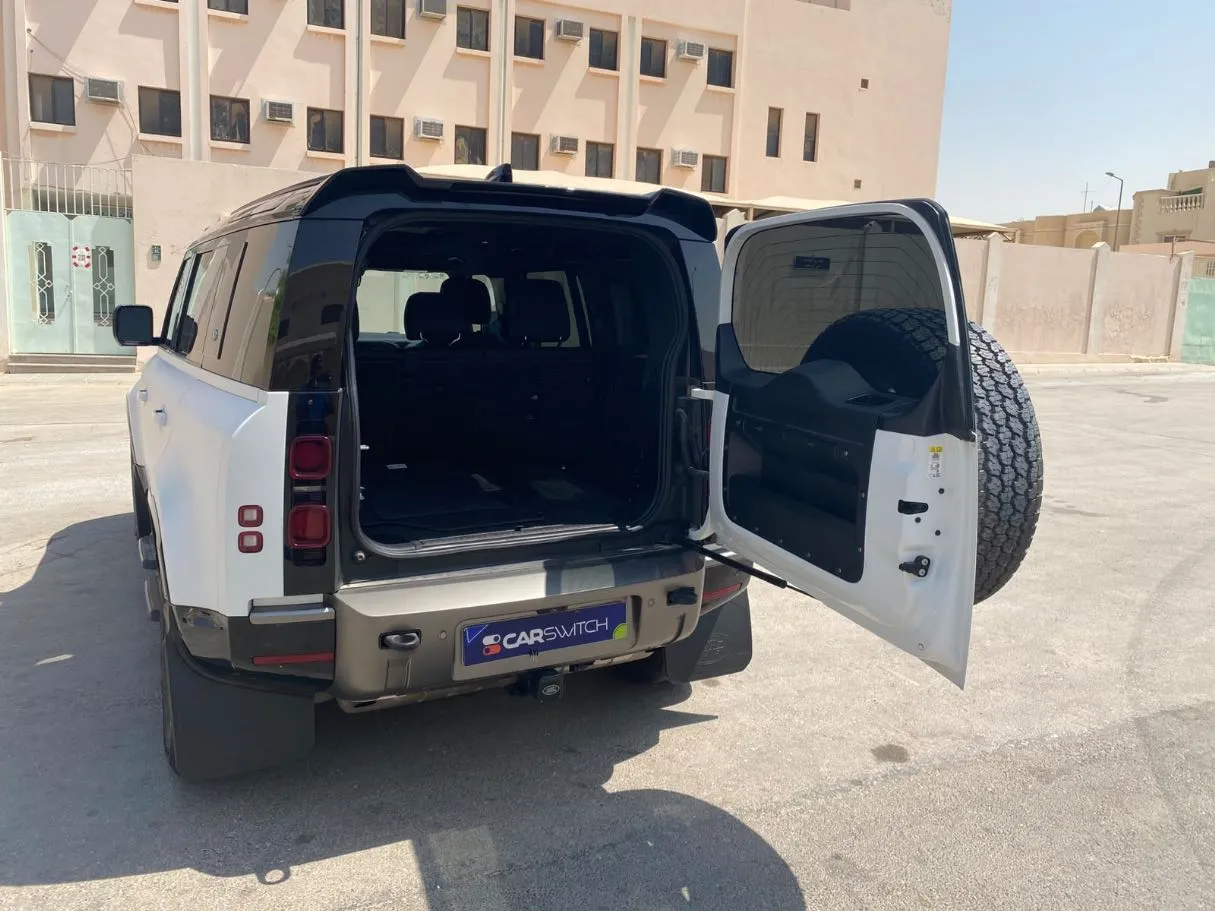 Car image 19