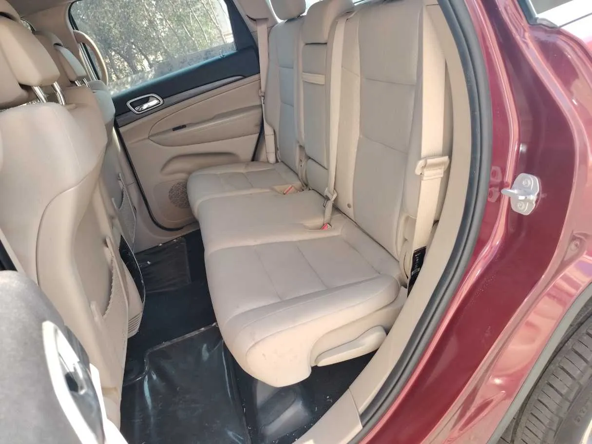 Car image 16