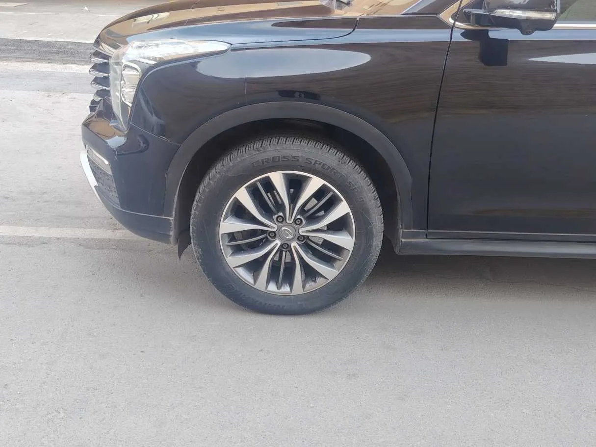 Car image 9