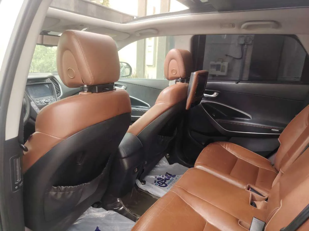 Car image 17