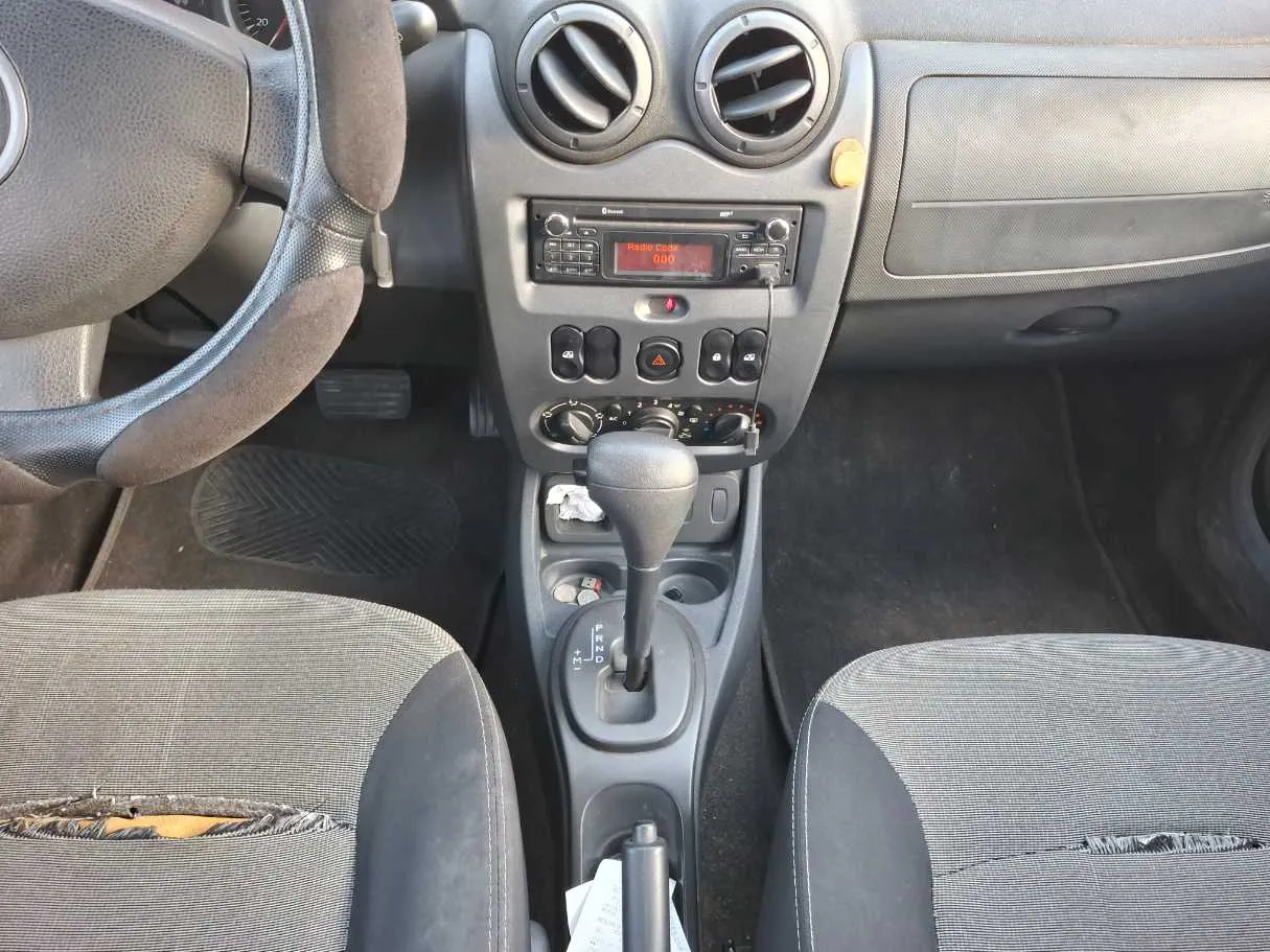 Car image 14