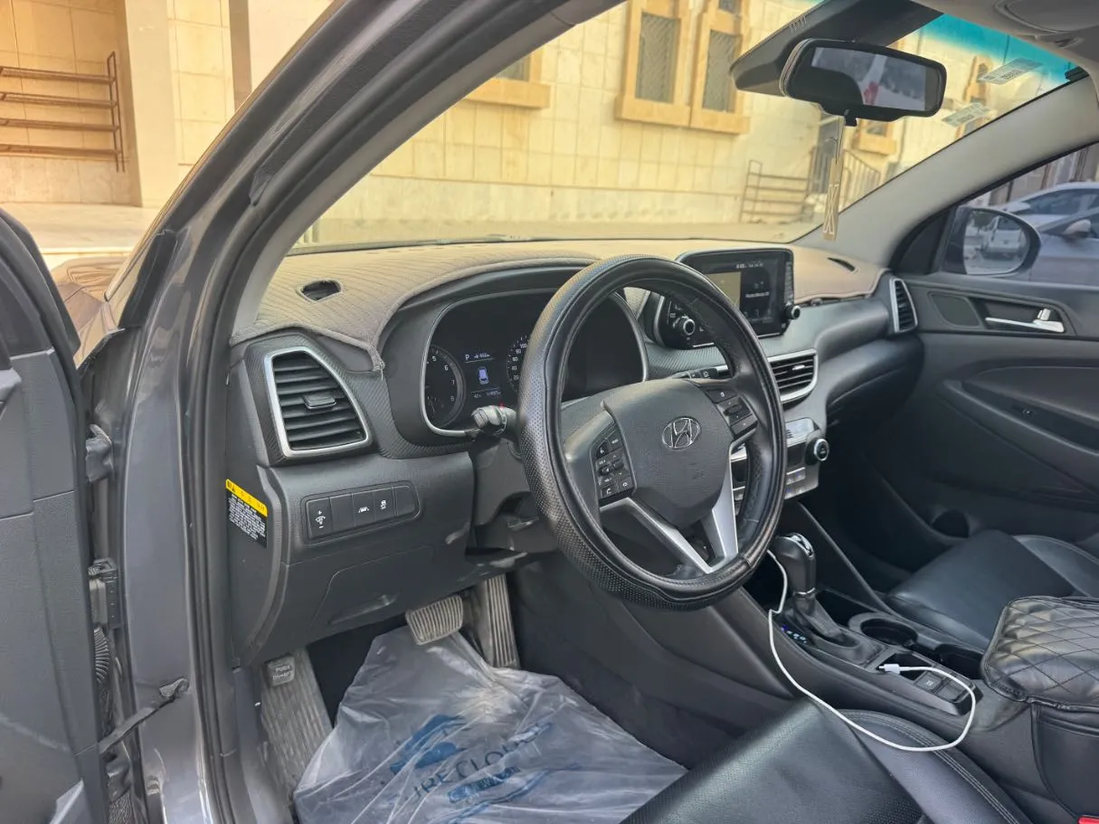 Car image 11