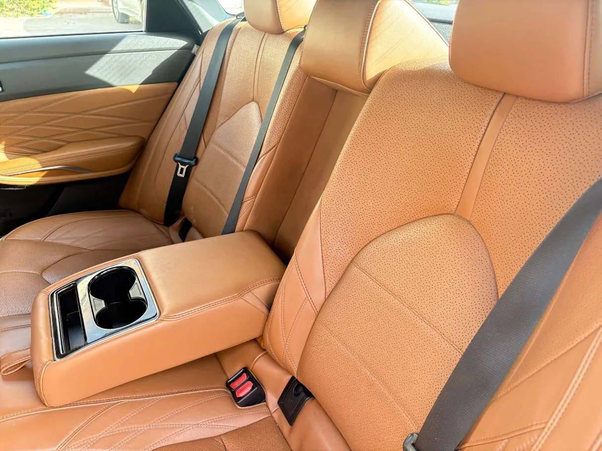 Car image 17