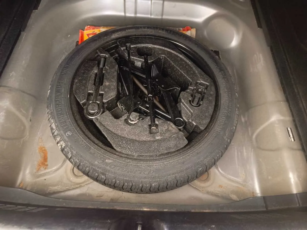 Car image 24