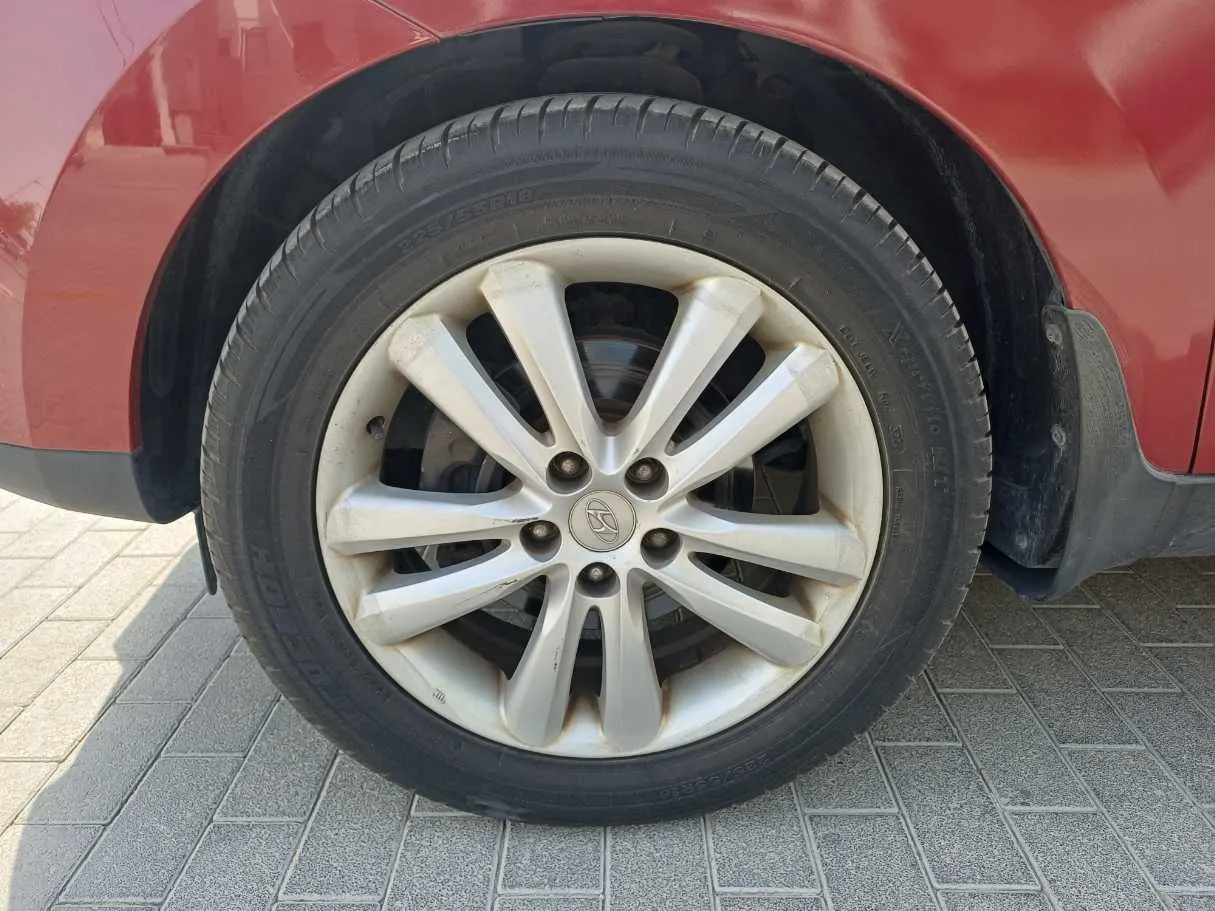Car image 9
