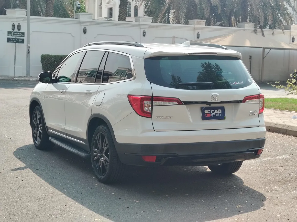 Car image 7