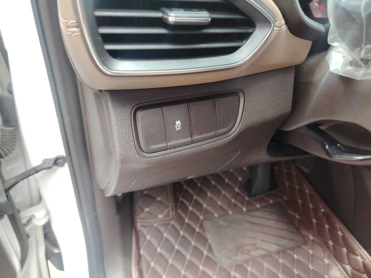 Car image 35