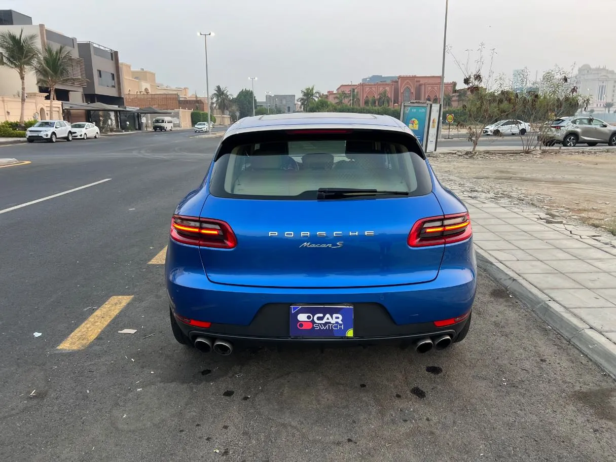 Car image 6