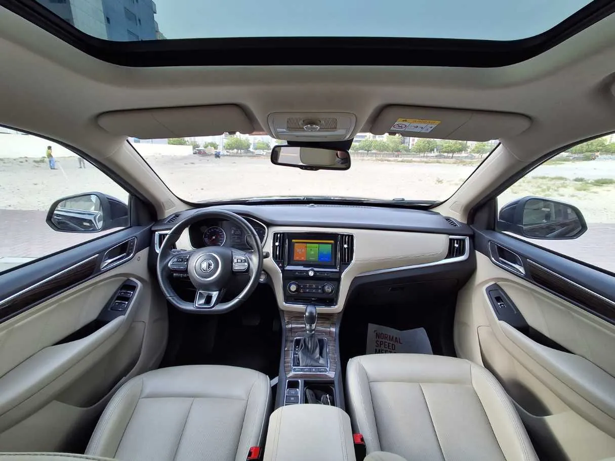 Car image 14