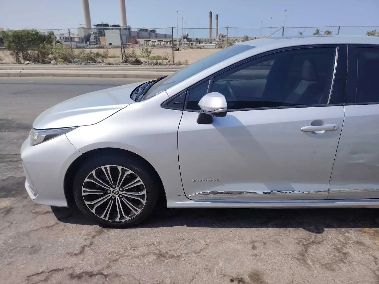 Car image 9