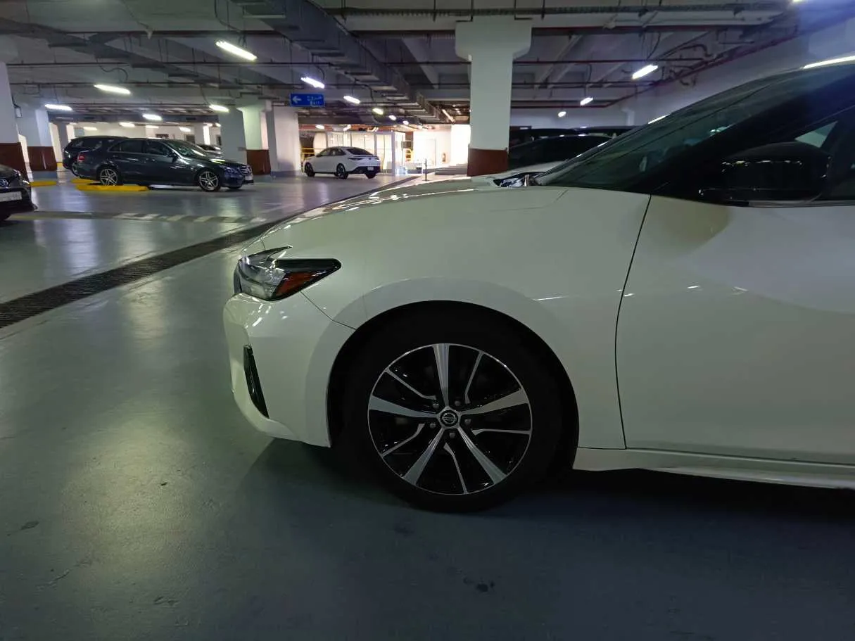 Car image 9