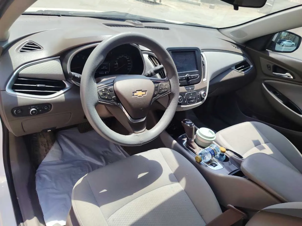 Car image 12
