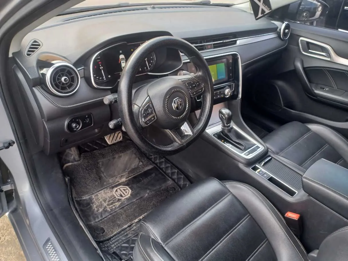 Car image 11