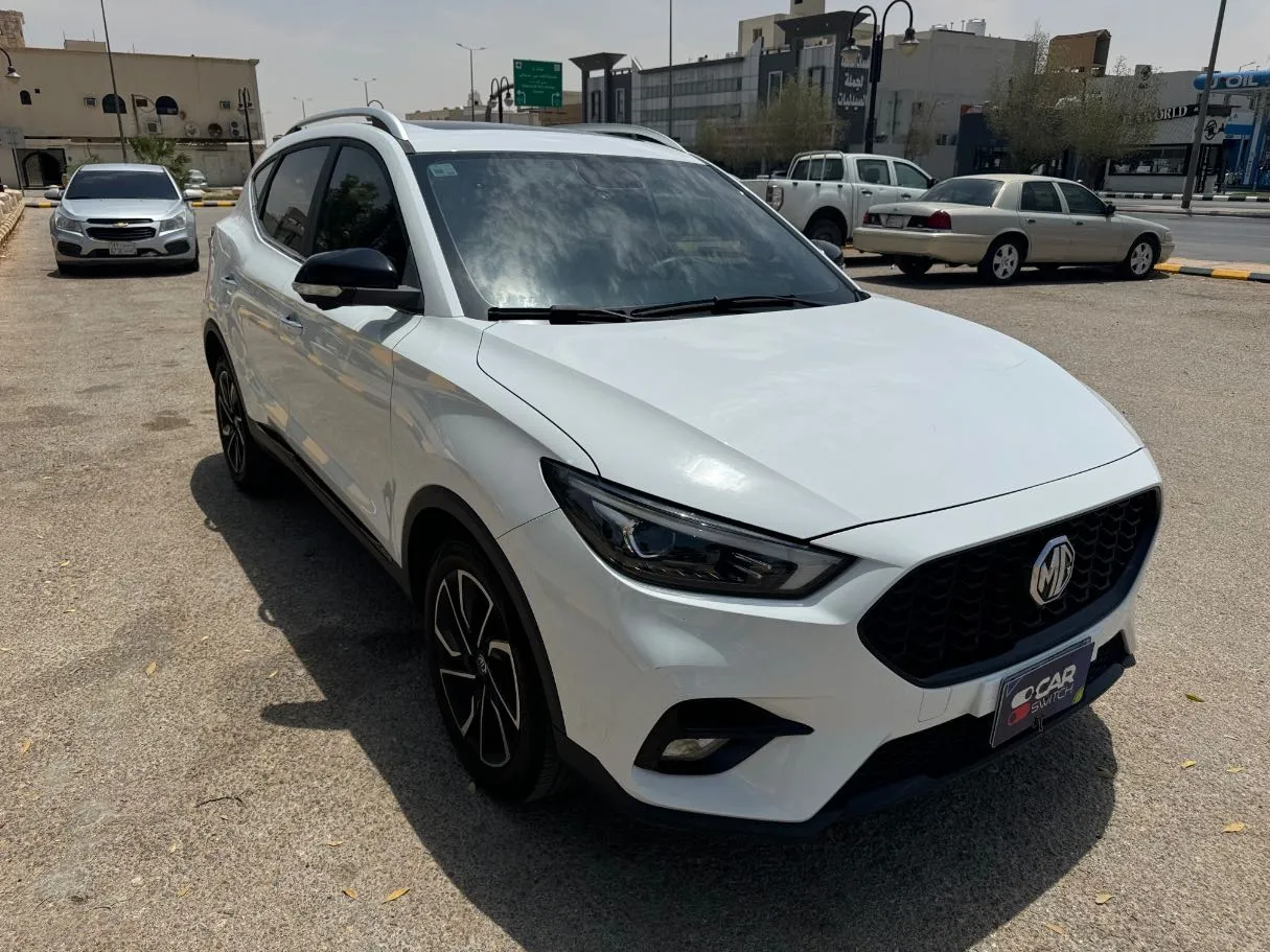 Car image 3