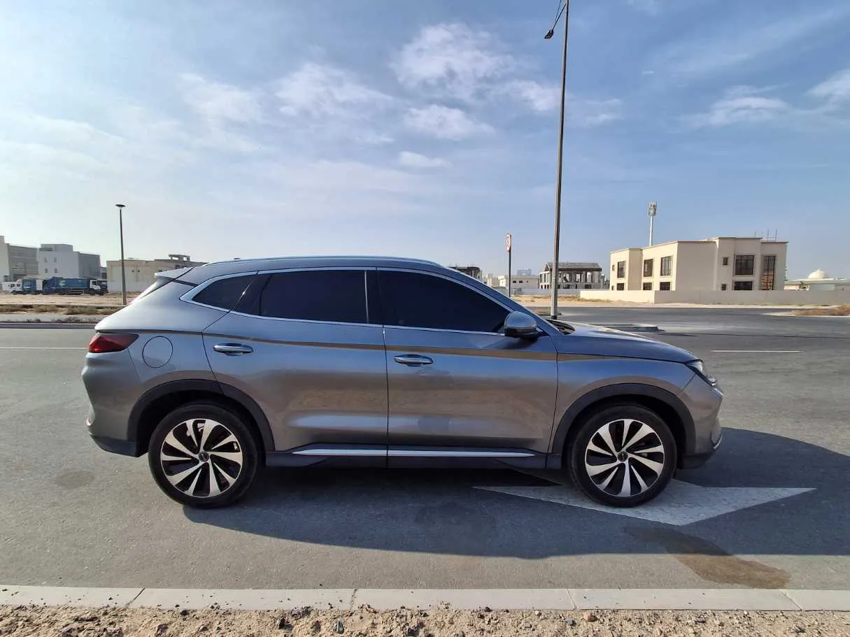 Car image 3