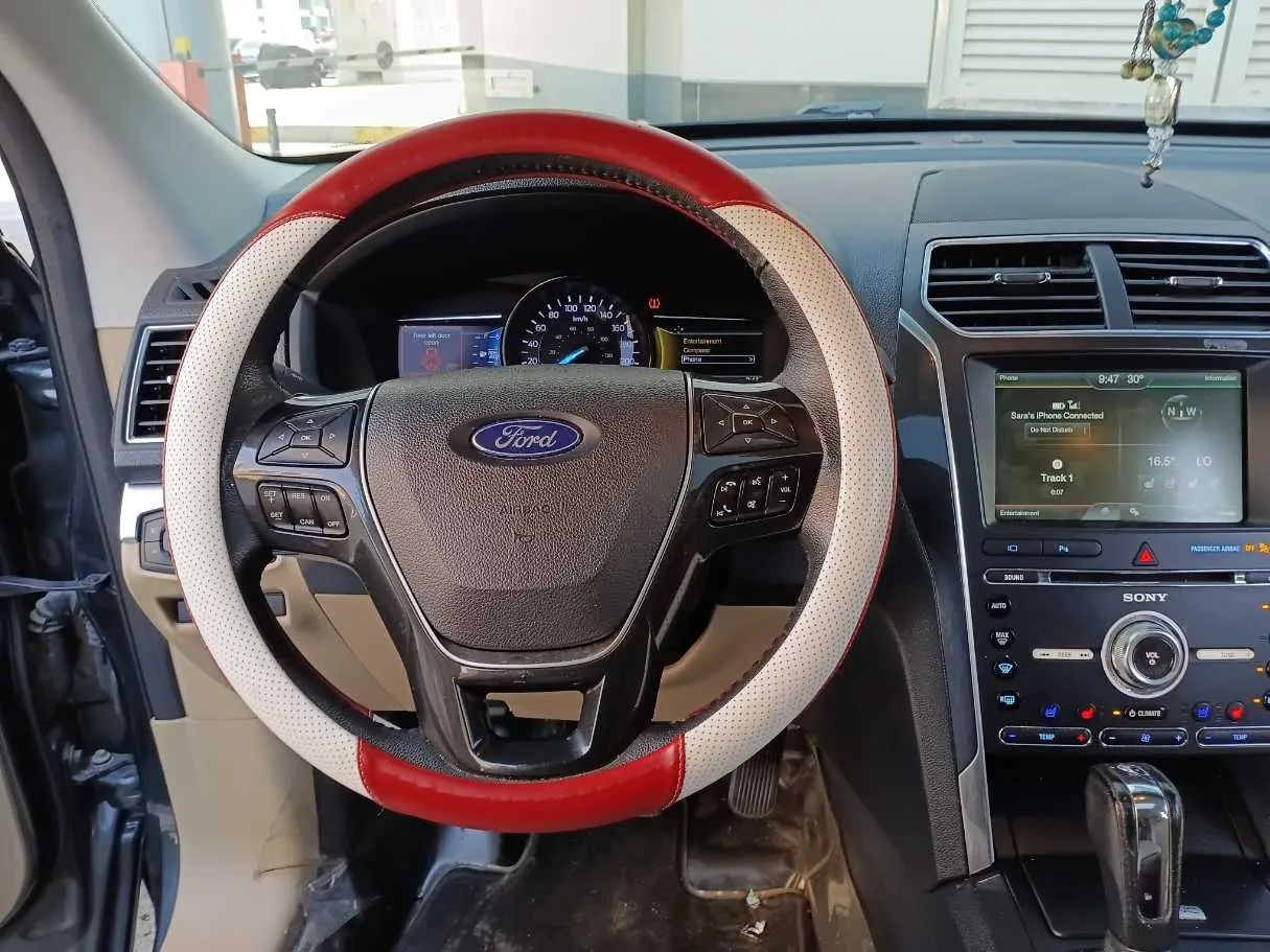 Car image 18