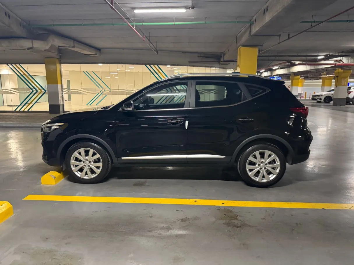 Car image 8