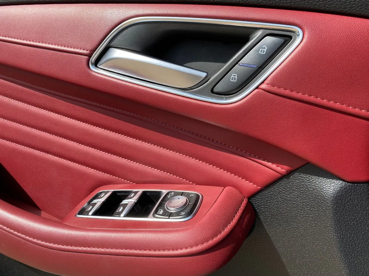 Car image 25