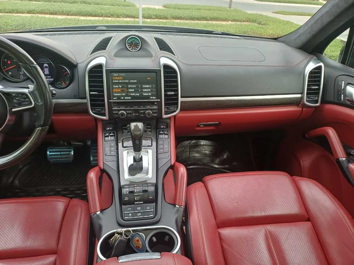 Car image 16
