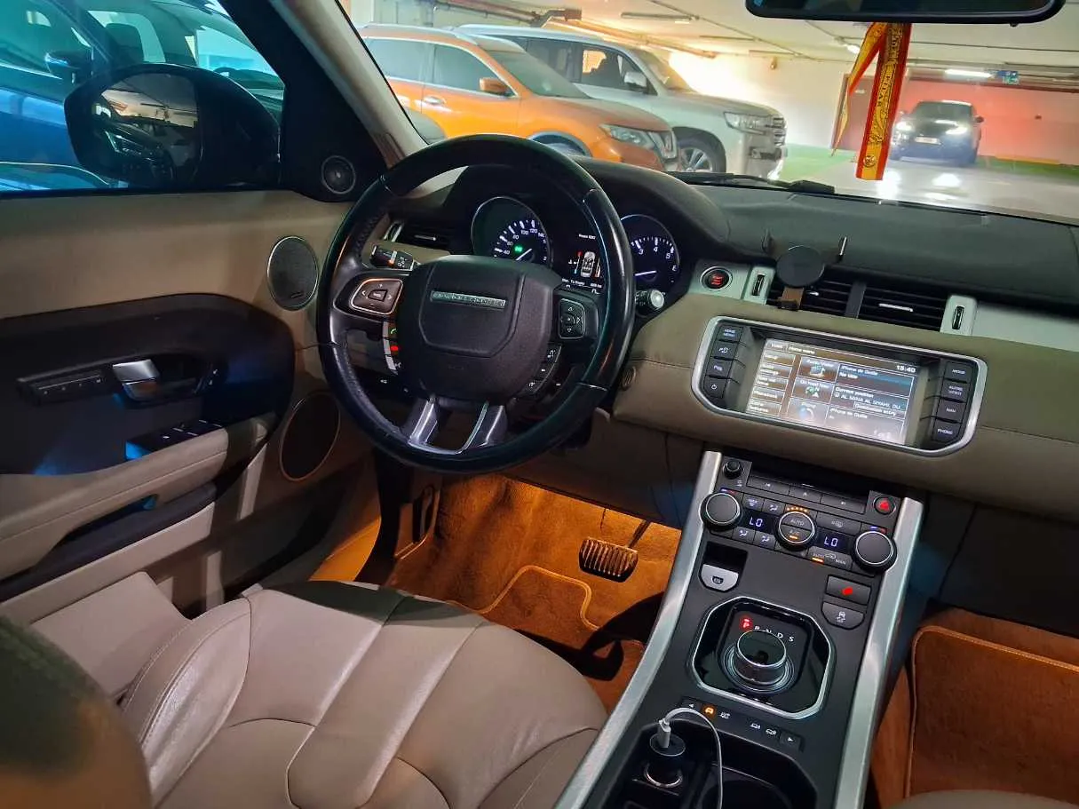 Car image 16