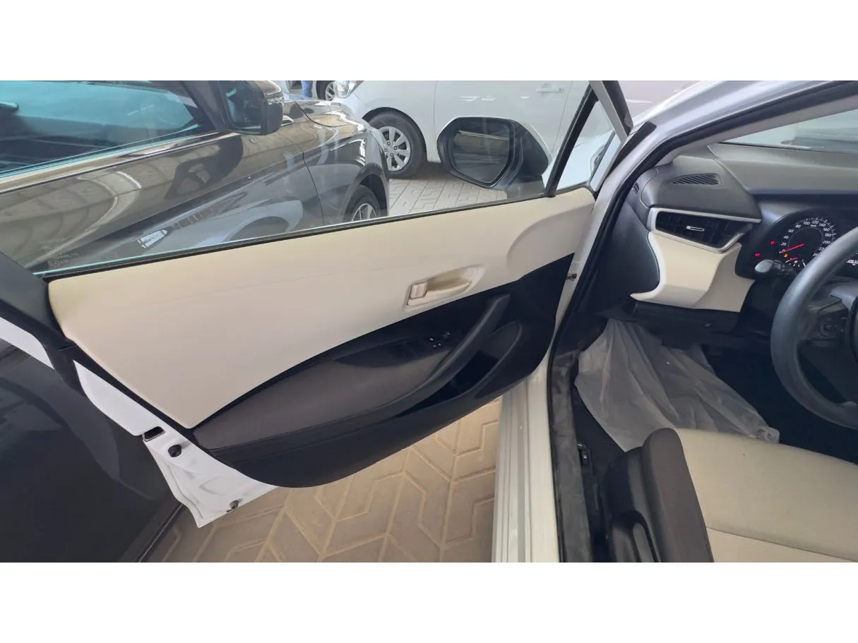 Car image 10