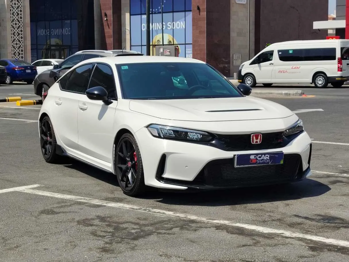 Car image 3