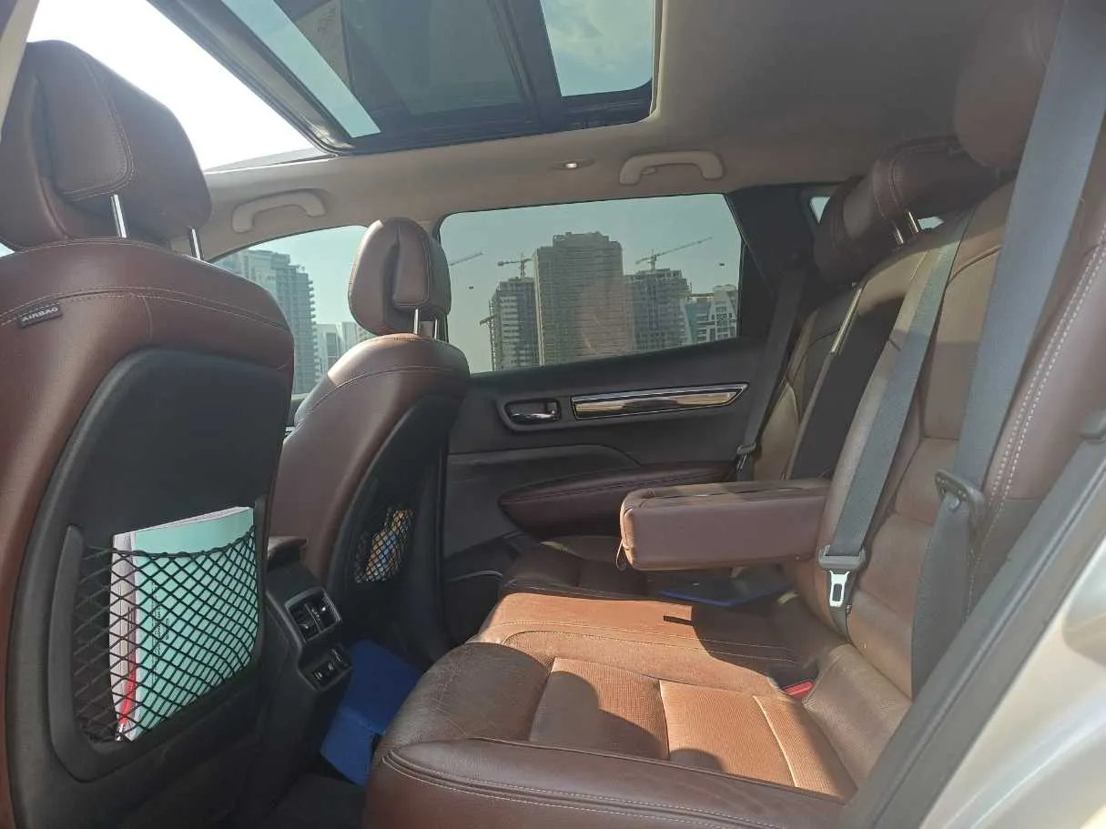 Car image 17