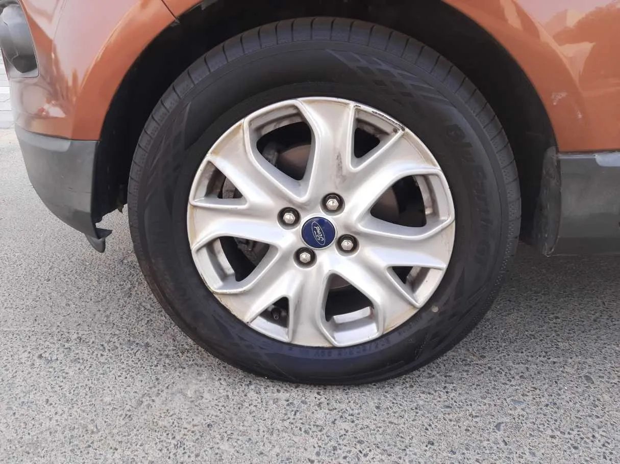 Car image 9