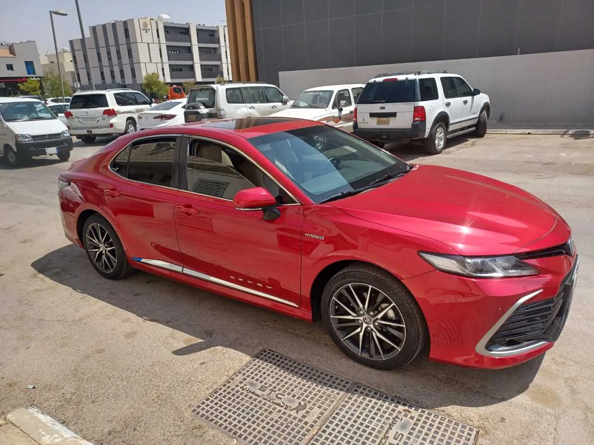 Car image 4