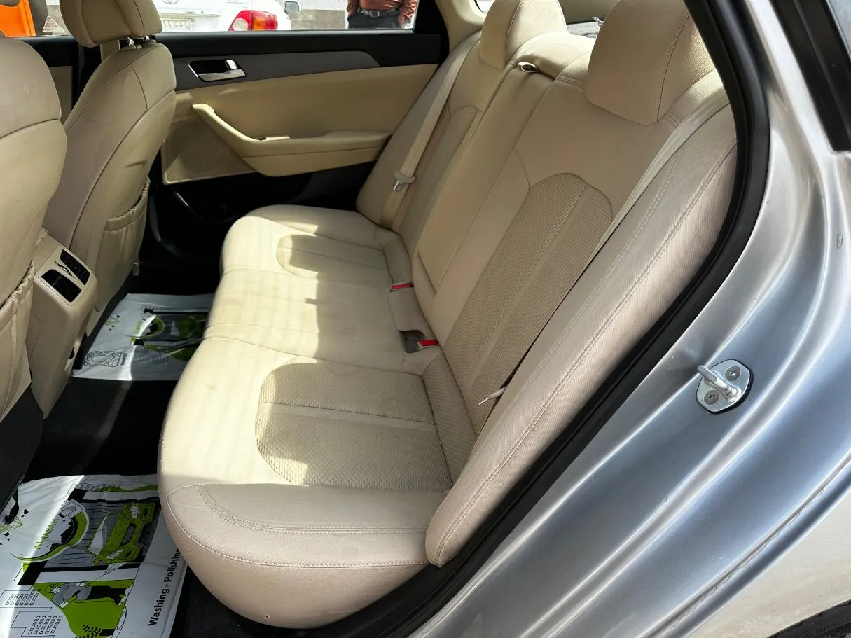 Car image 15