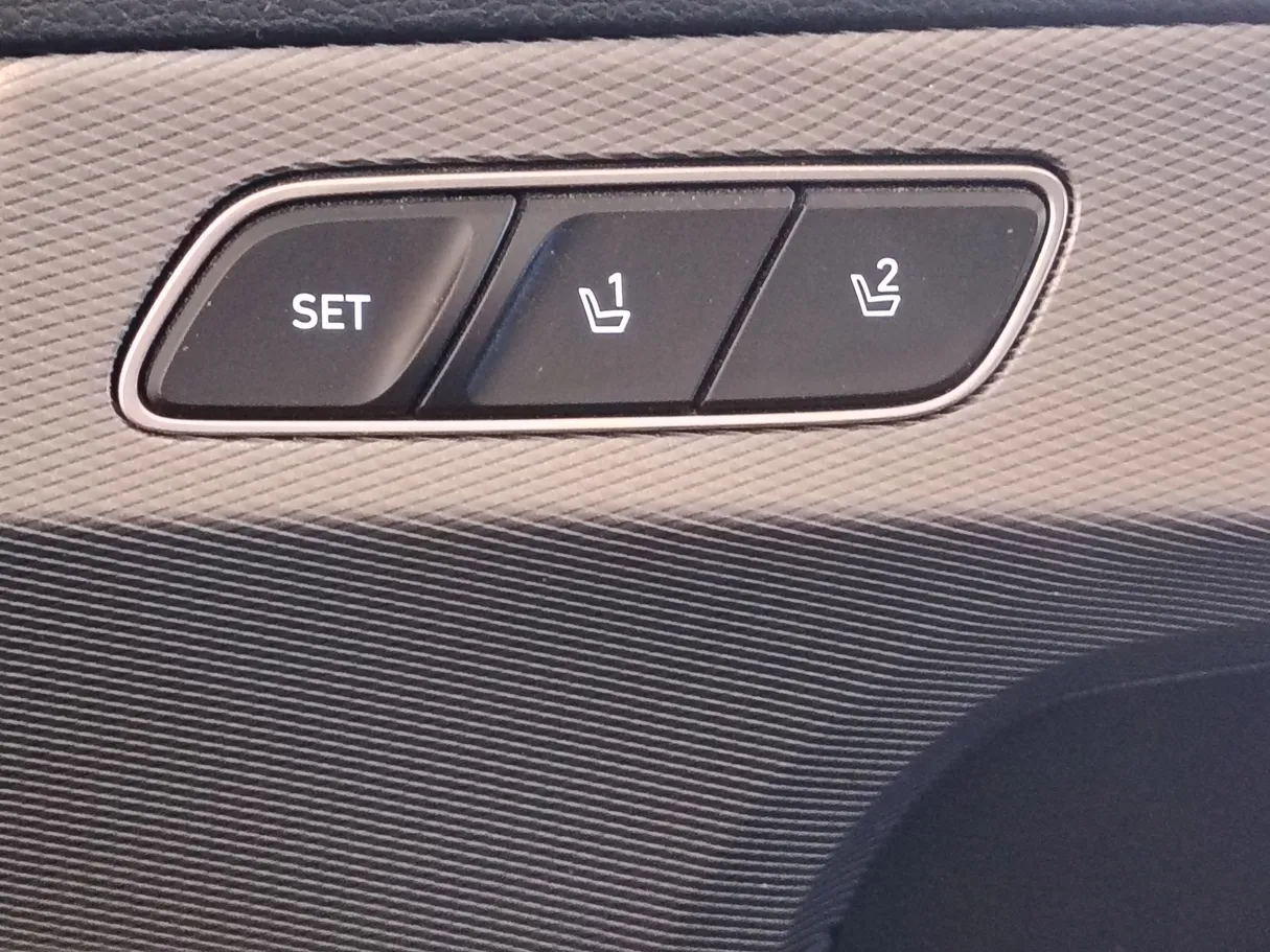 Car image 34