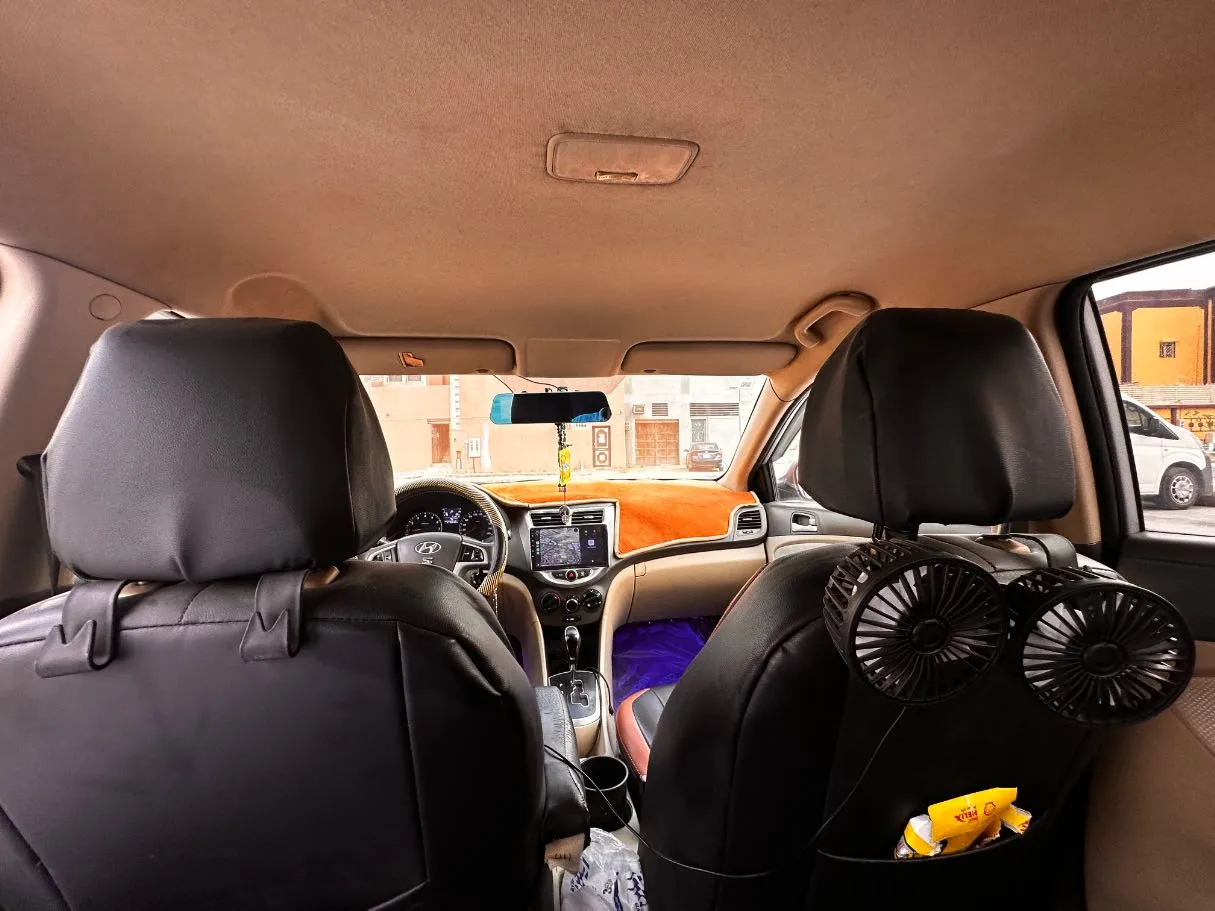 Car image 15