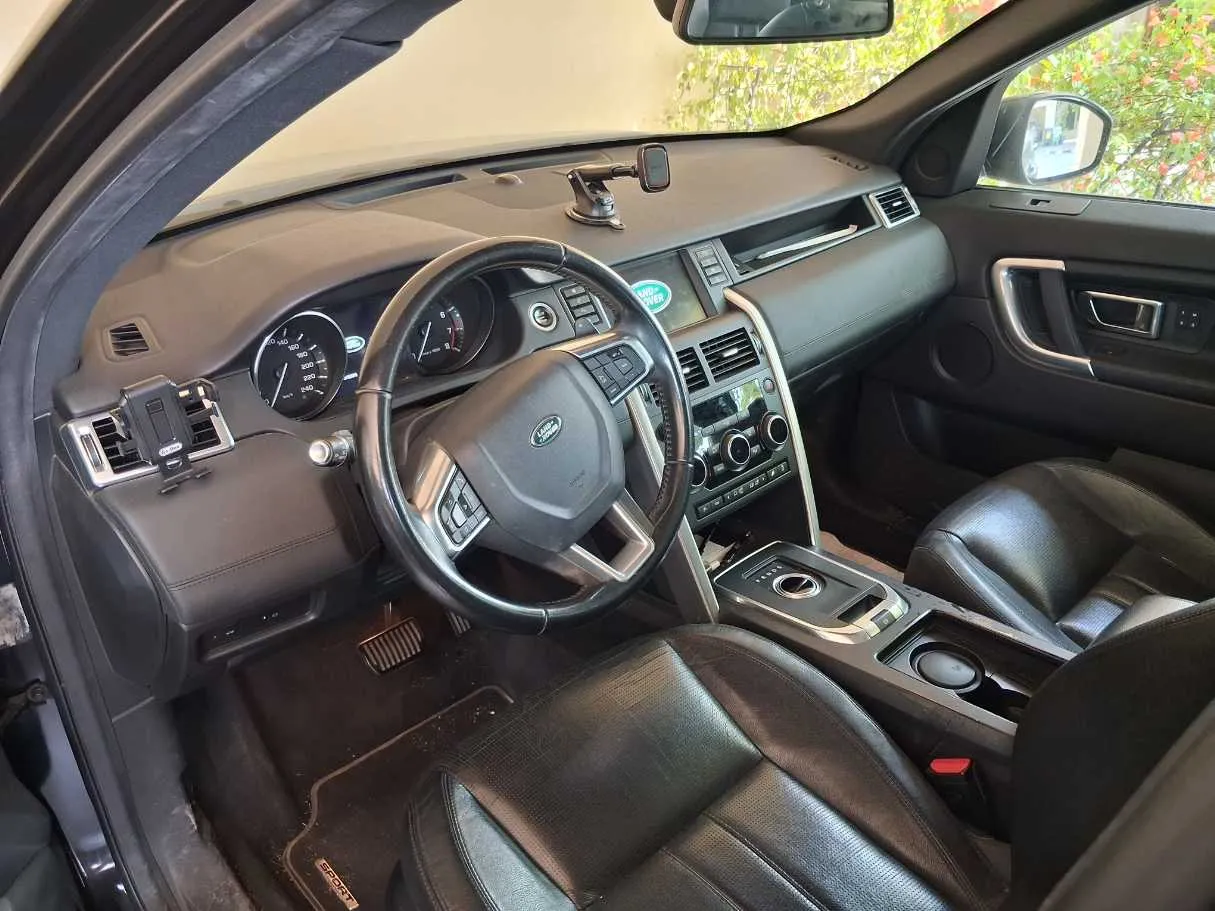 Car image 11