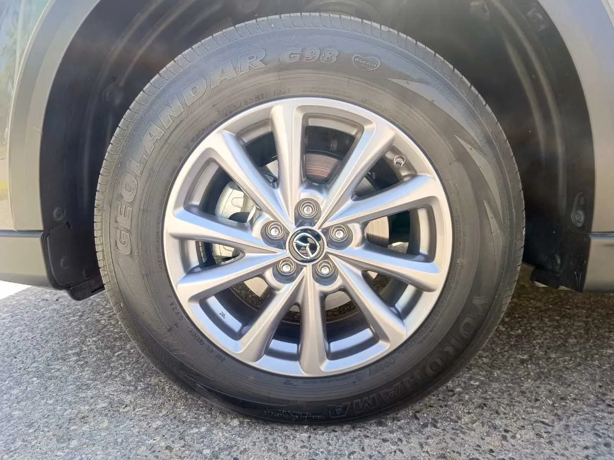 Car image 9