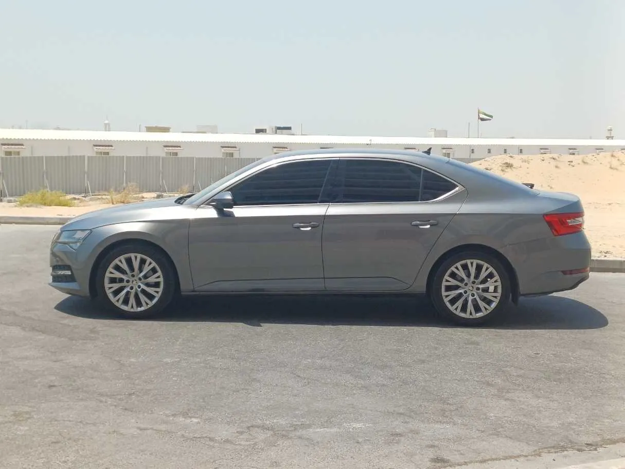 Car image 8