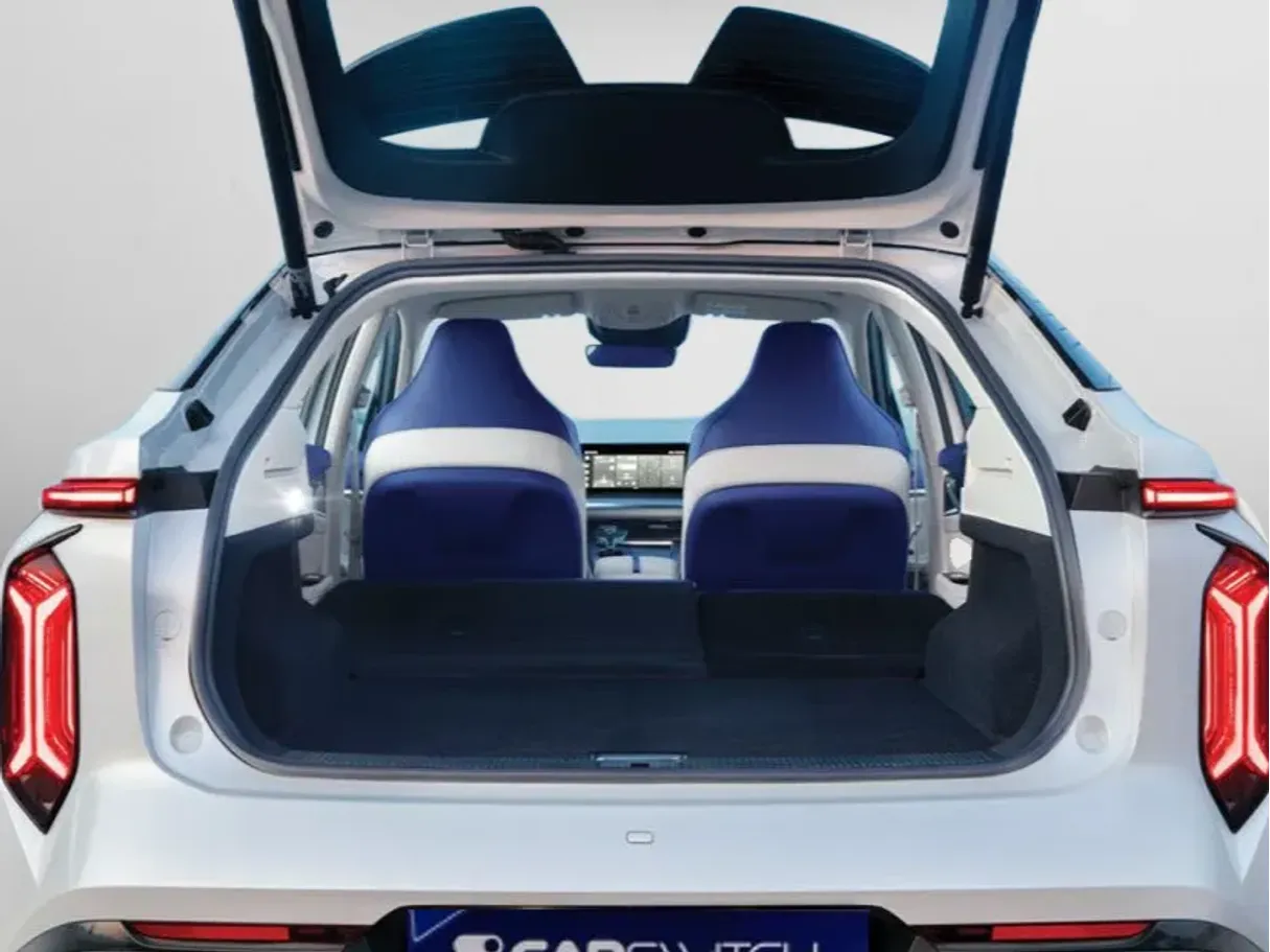 Car image 13