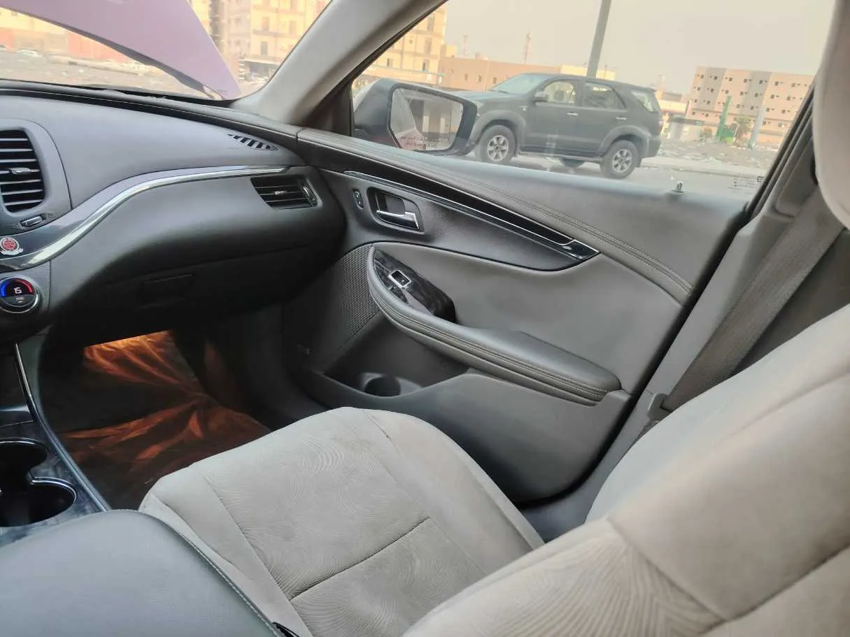 Car image 34