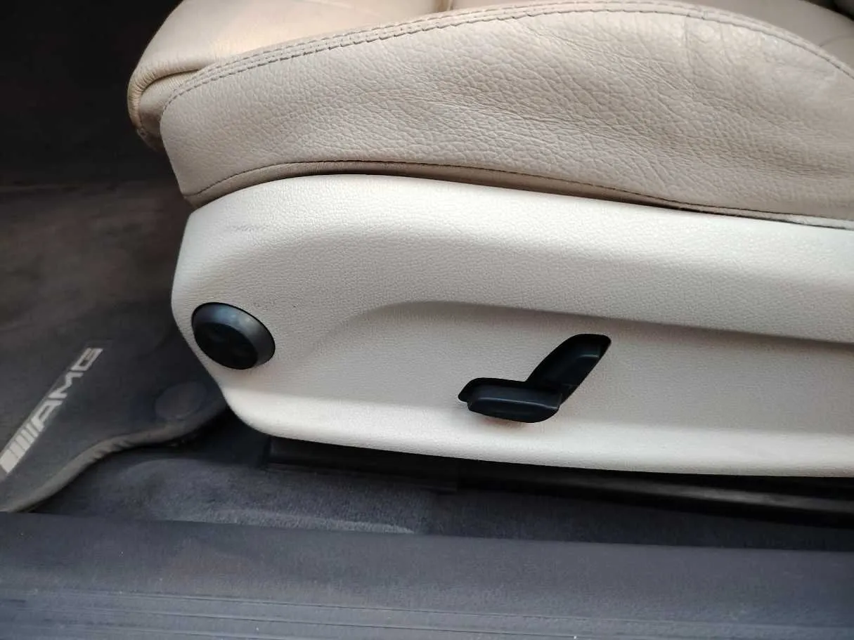 Car image 32