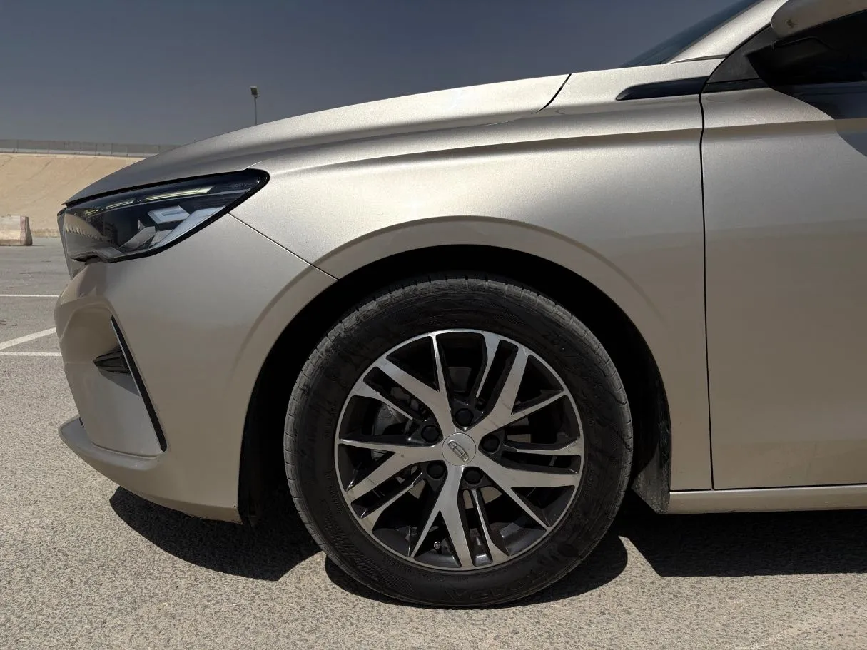 Car image 9