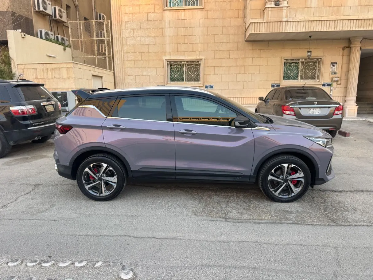 Car image 4