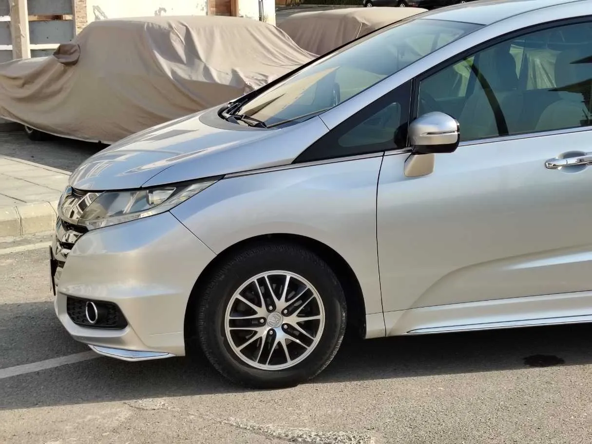 Car image 9