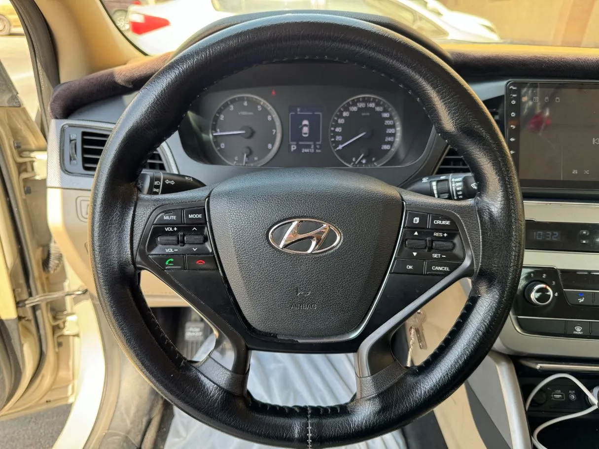 Car image 18